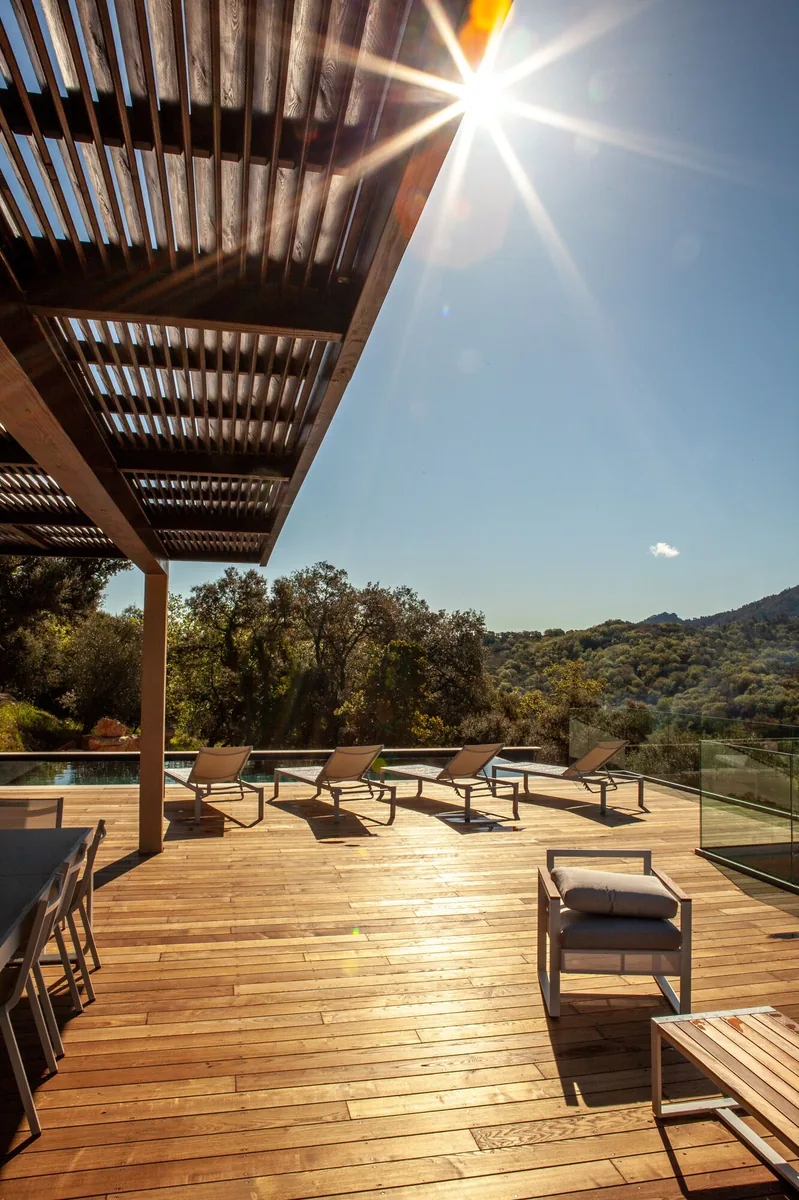 Terrasse et piscine à débordement — Villa Corian, Côte d'Azur